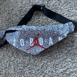 Nike Air Jordan Fanny Pack Hip Waist Belt ELEPHANT Bag Crossbody Jumpman Black